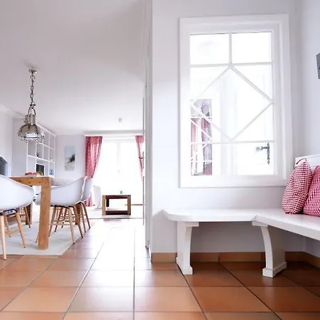 Holiday home Haus Austernfischer